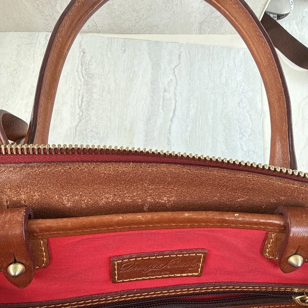 Vtg Dooney & Bourke Wilson Navy & Tan Pebble Grain Leather Satchel Purse #7628